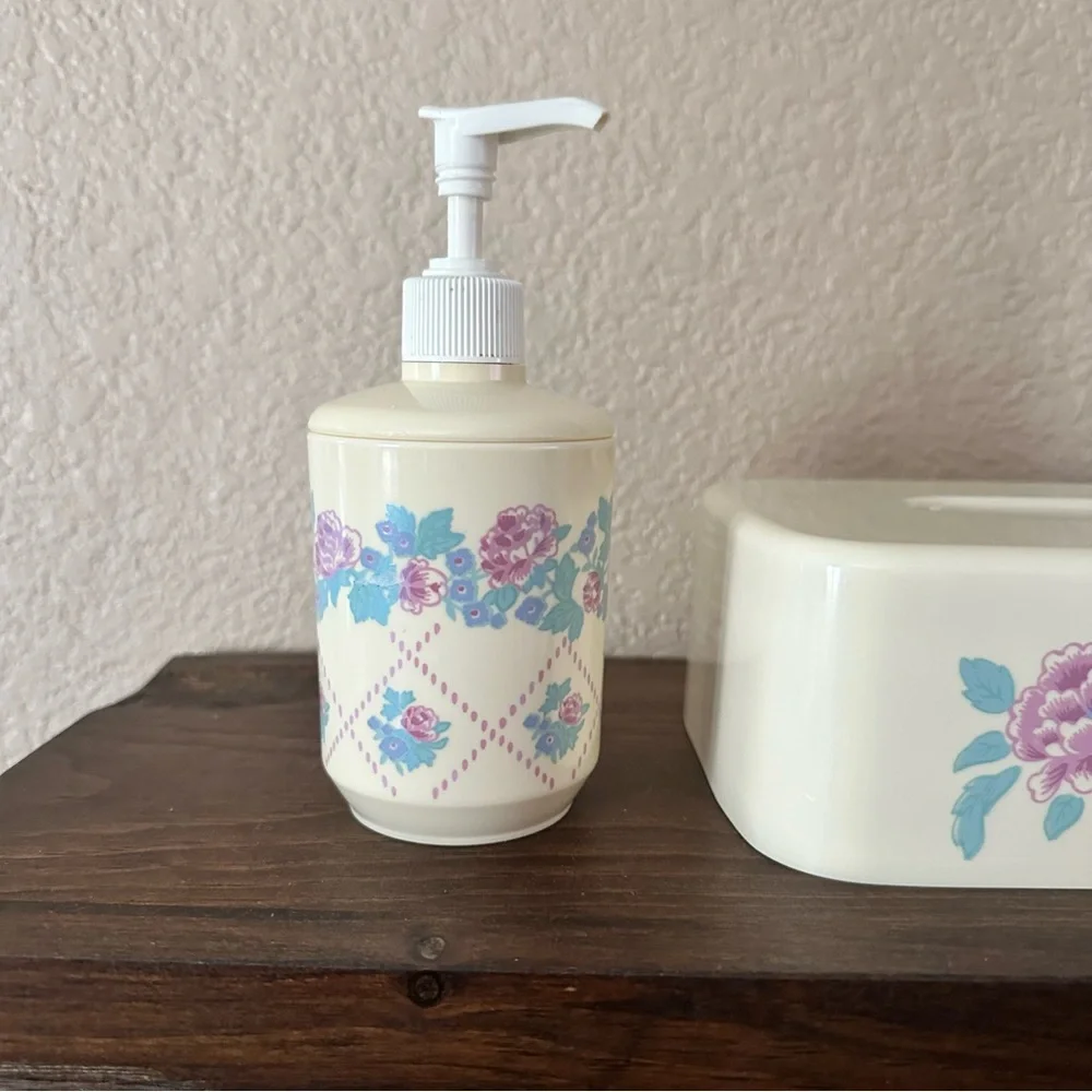 Vintage bathroom decor set Roses tissue box cover and soap dispenser plastic USA